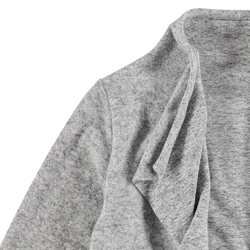 Gilet en tricot gris chiné avec pans fantaisie 