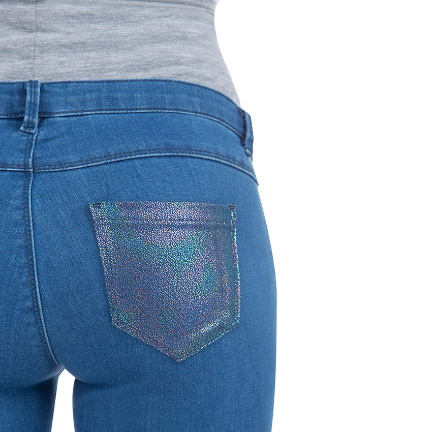 Jeans de grossesse 7/8ème avec enduction effet arc-en-ciel 