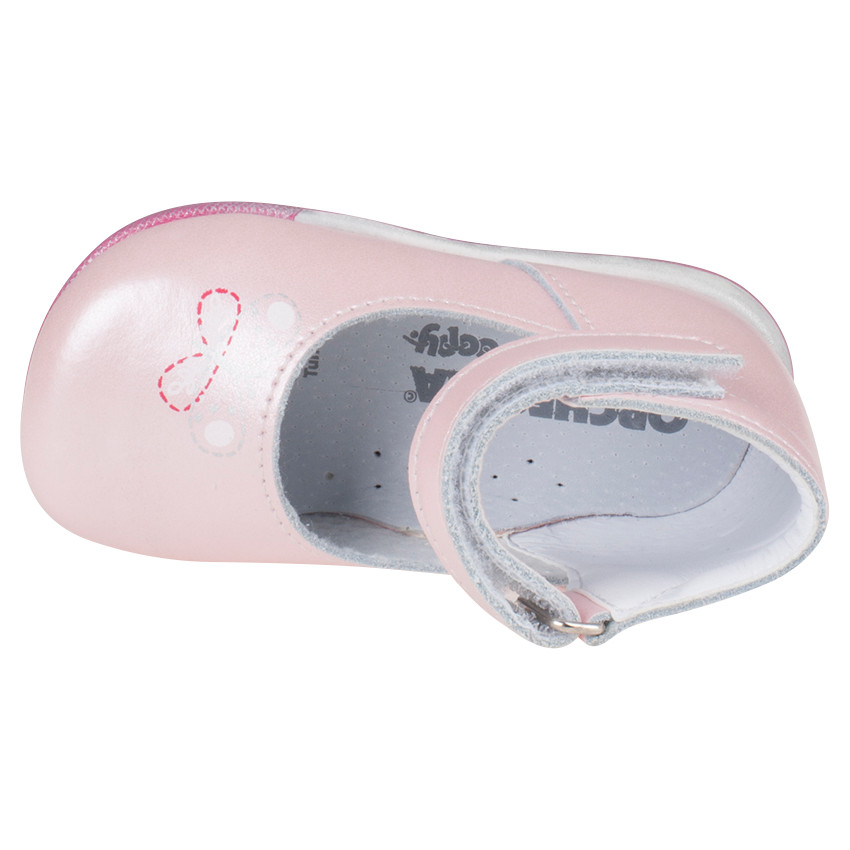 Babies roses en cuir effet irisé avec print papillon  