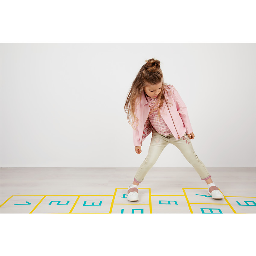 Tee-shirt manches courtes à pois all-over avec col fantaisie 