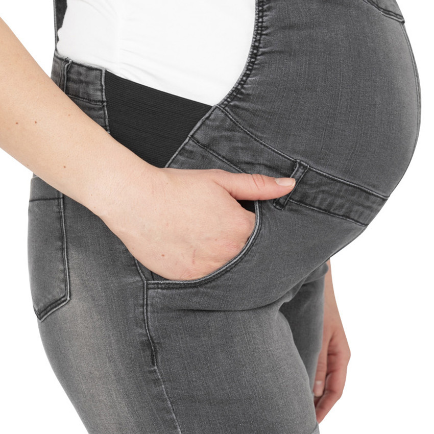 Salopette courte de grossesse en jeans effet used avec élastiques côtés 