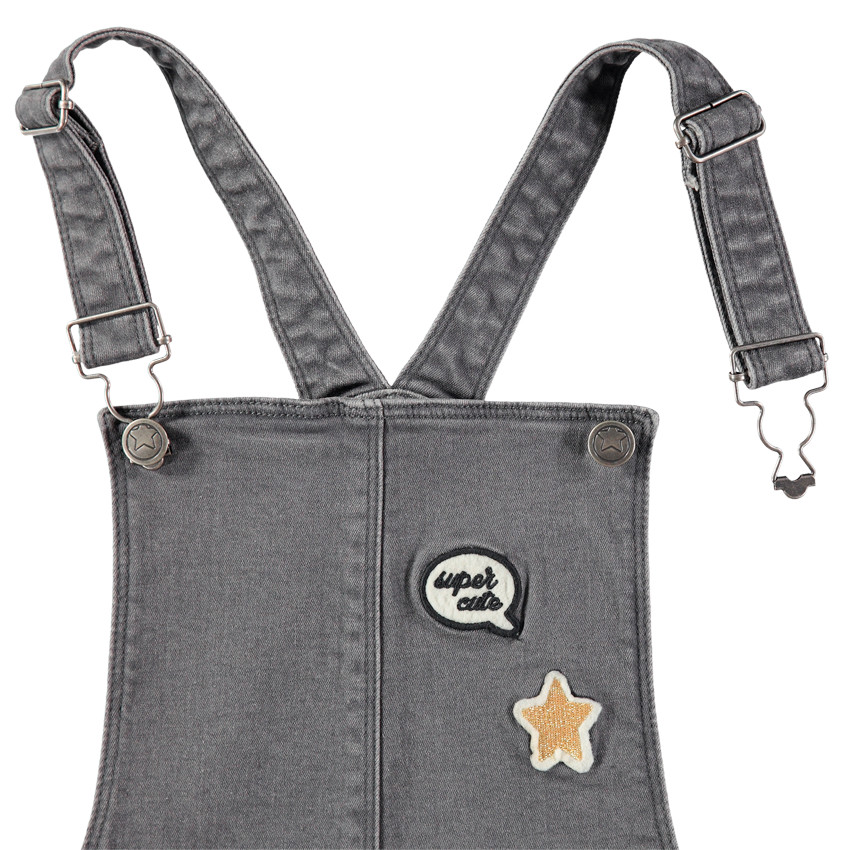 Junior - Robe salopette en jean effet used à badges et bandes argentées 