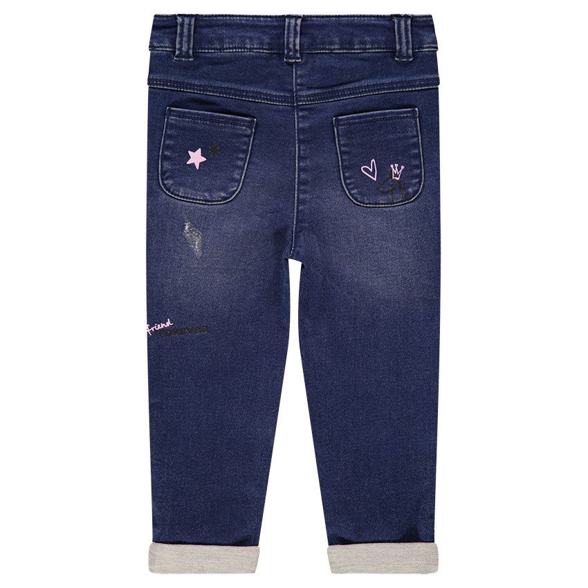 Jeans effet used et crinkle avec syboles colorés printés 