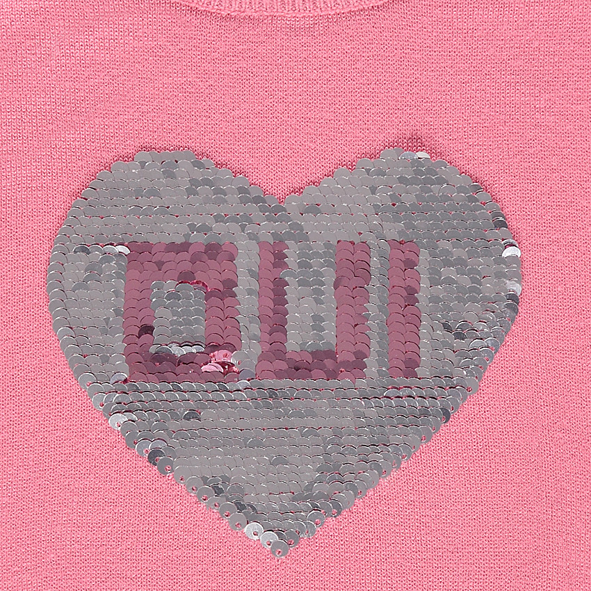 Pull en tricot avec fantaisies sur le devant 