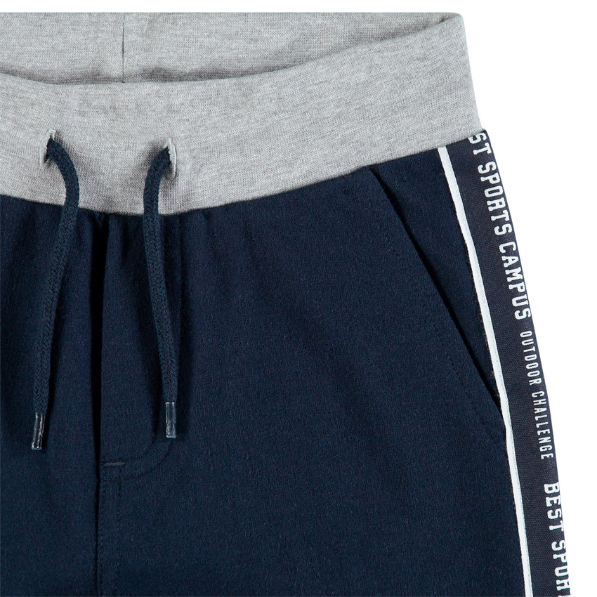 Ensemble avec t-shirt printé et bermuda à bandes 