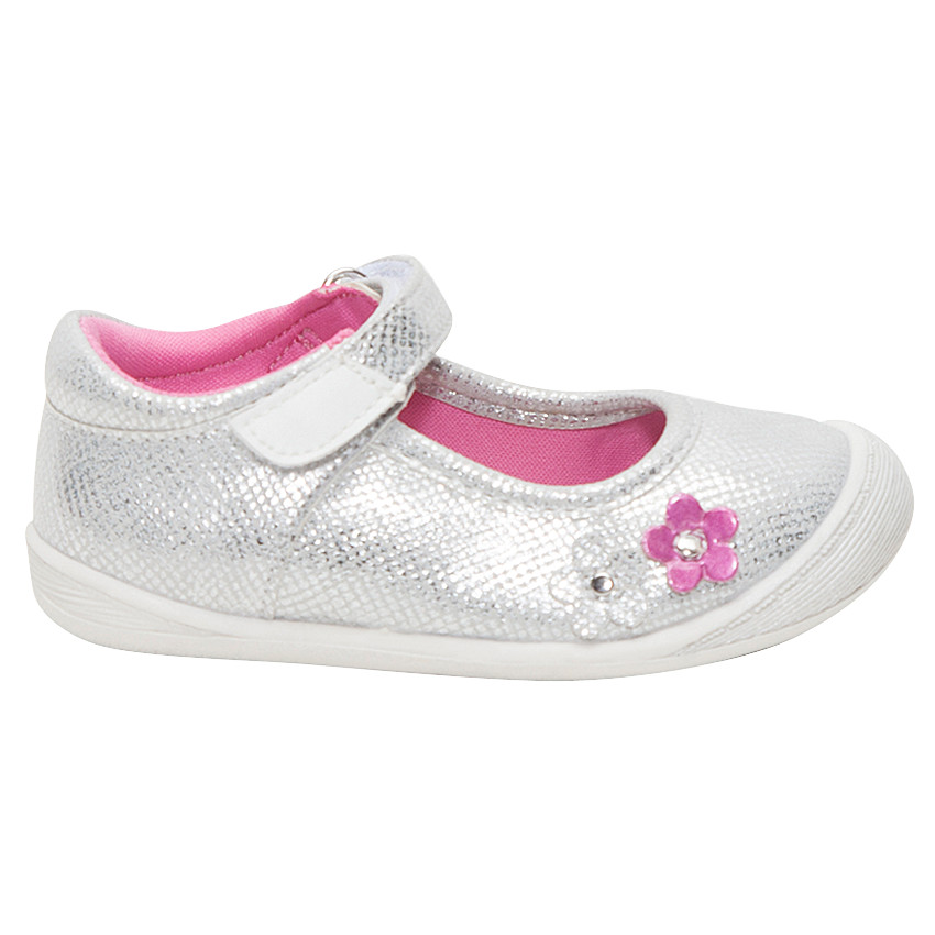 Zilveren zomerschoenen met reliëfbloemen 