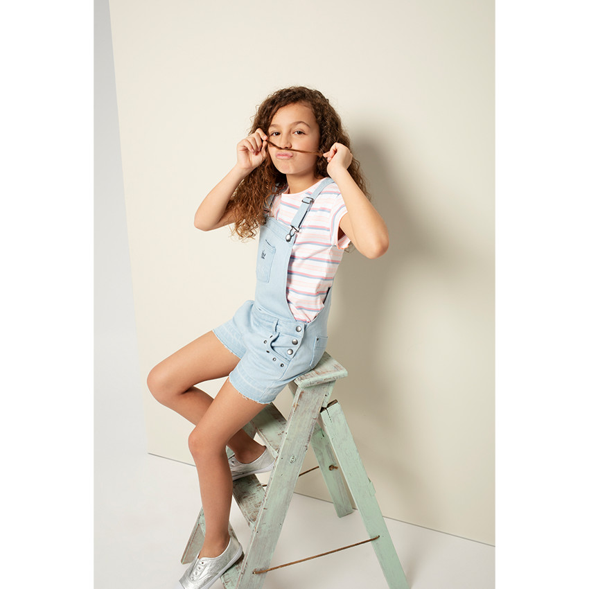 Salopette-short en jeans effet used avec rivets fantaisie 