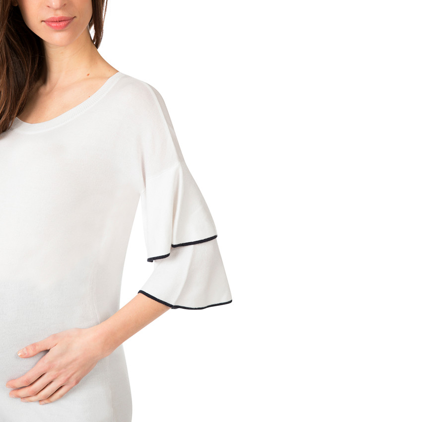 Pull de grossesse en tricot fin avec manches 3/4 volantées 