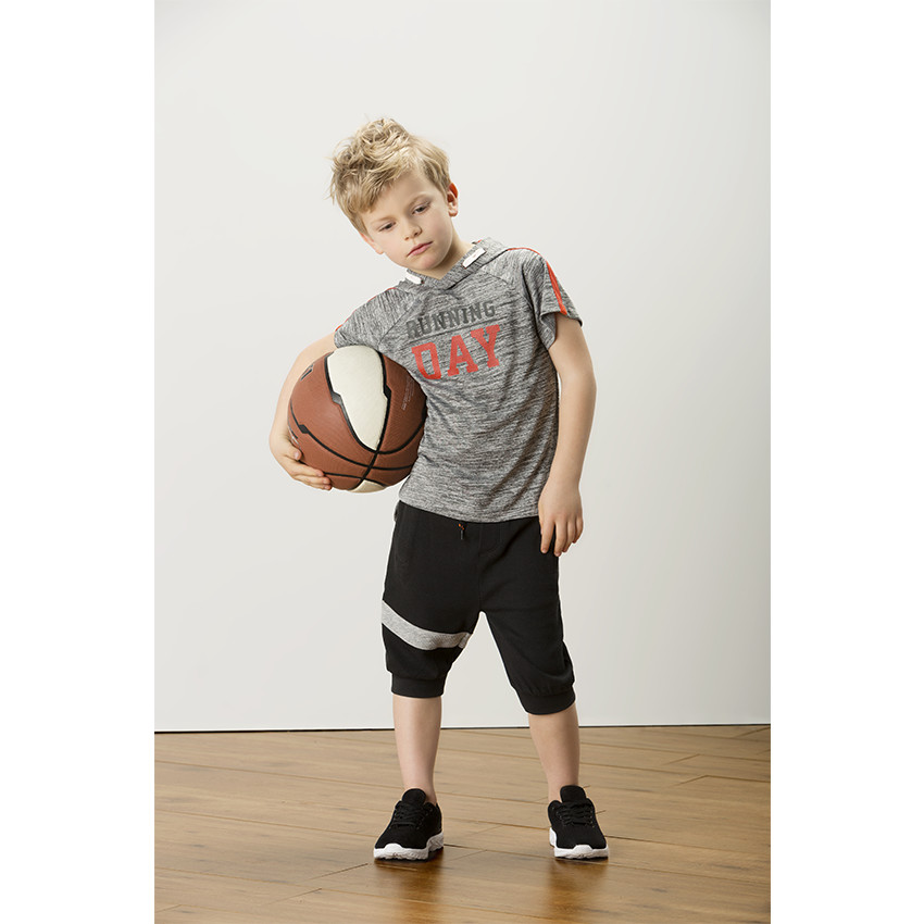 Tee-shirt manches courtes à capuche avec inscription effet mesh sur le devant 