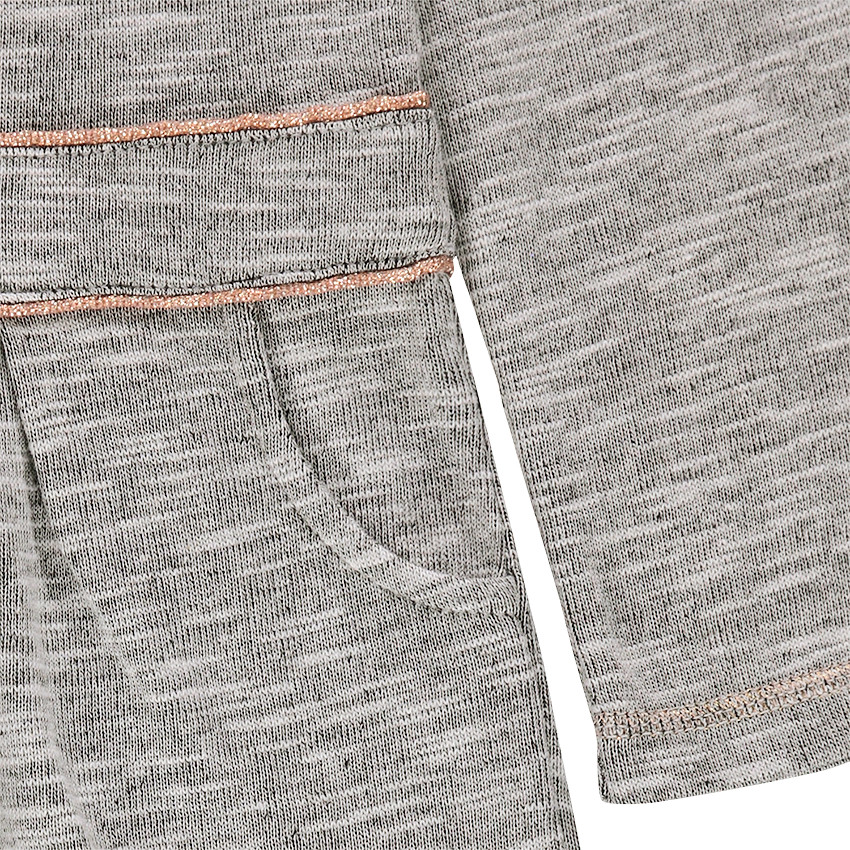 Robe à capuche en molleton avec badges papillon et coeur 