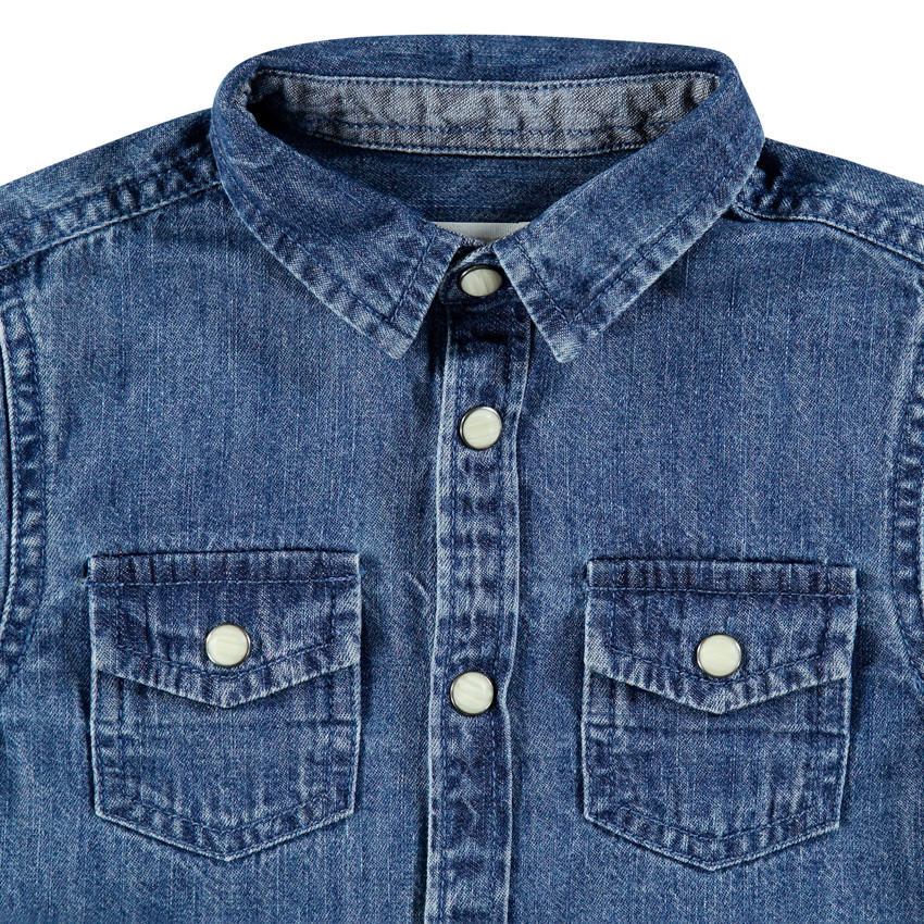Chemise manches longues en jean used à poches pressionnées 