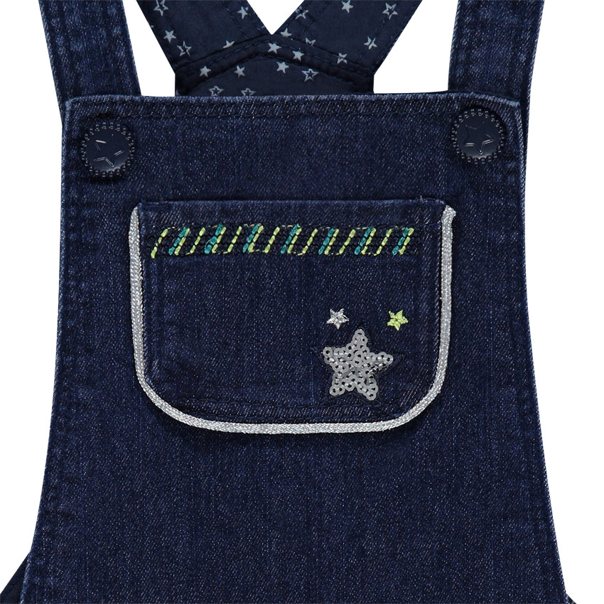 Salopette short en jeans avec étoile en sequins argentés 