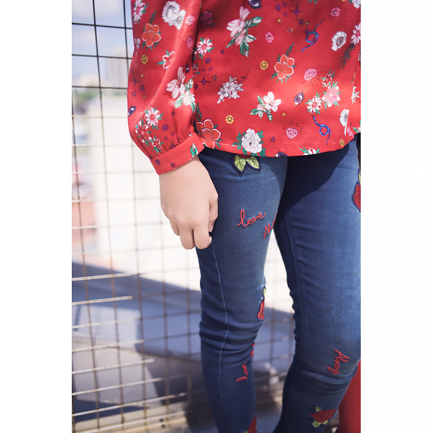Junior - Jeans coupe slim avec roses patchées  
