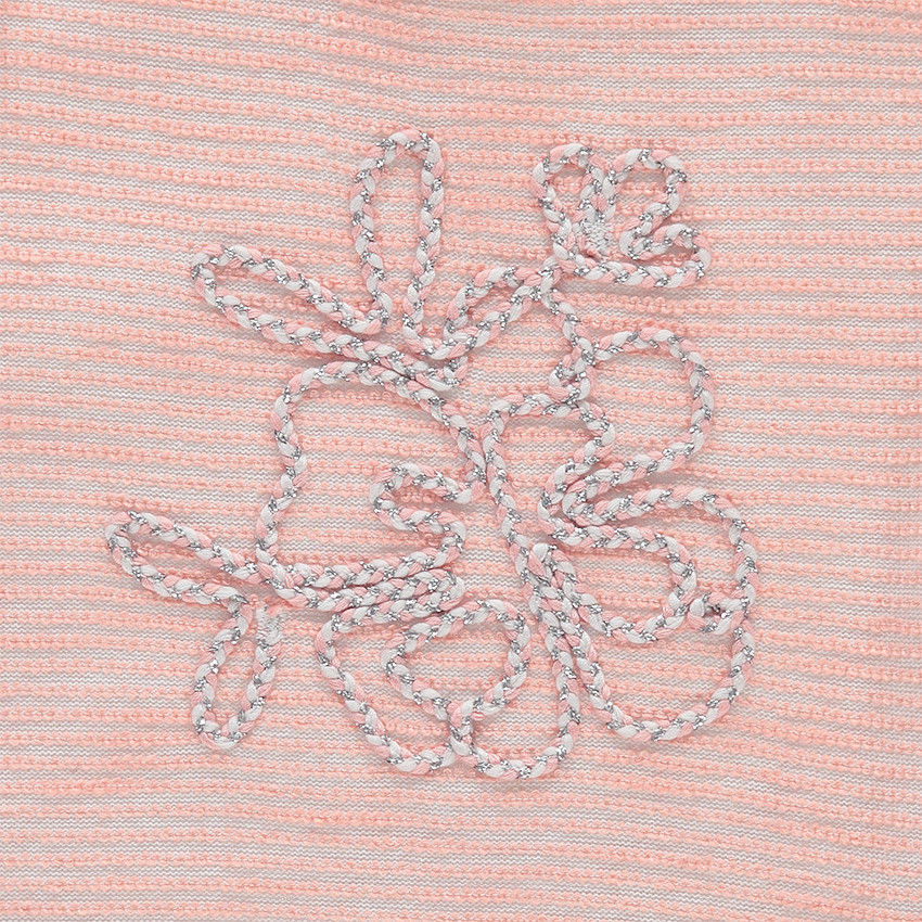 Robe en molleton avec épaules ajourées et manches volantées 