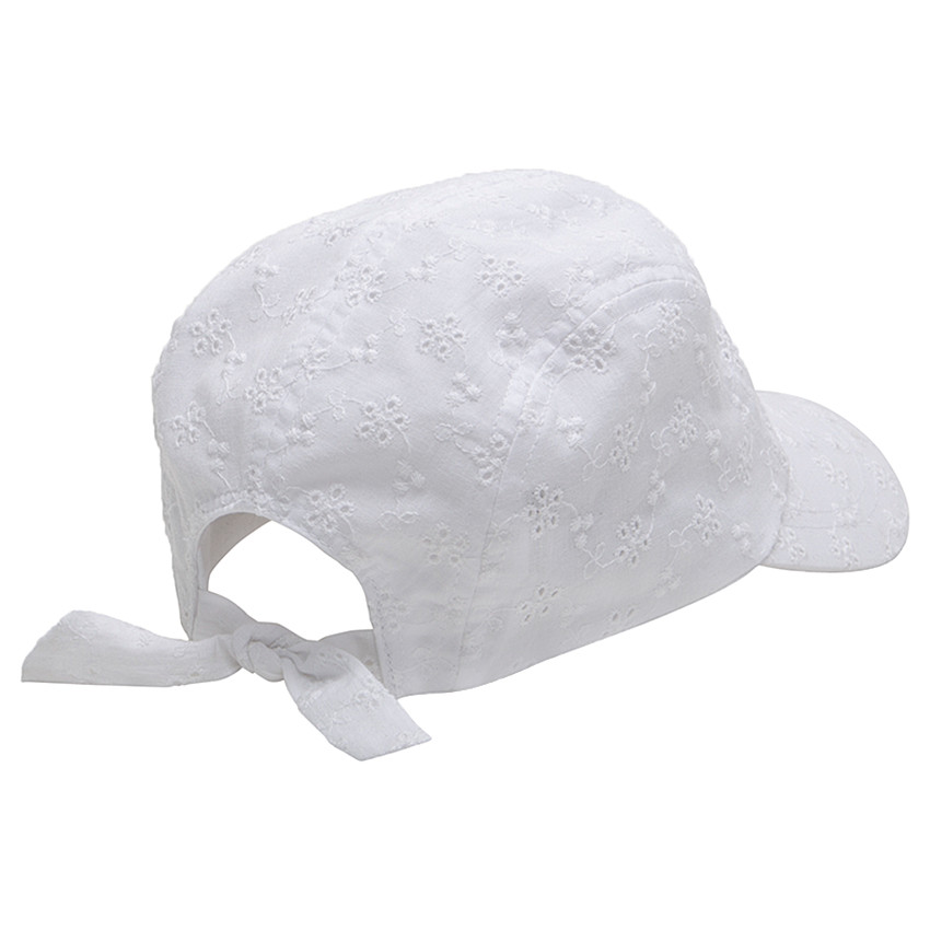 Casquette en broderie anglaise 