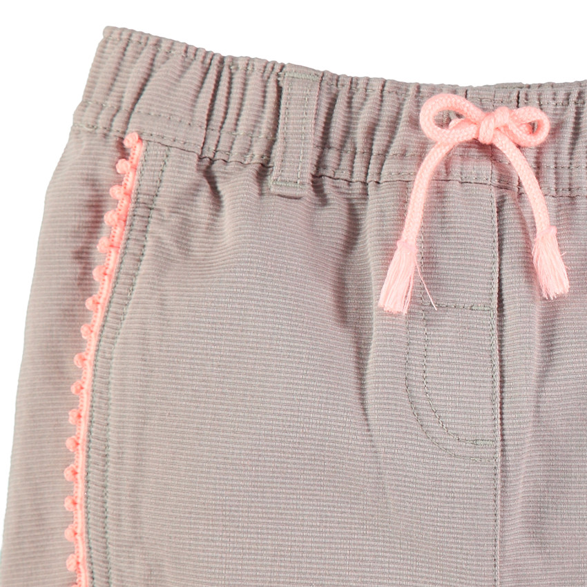 Short en maille fantaisie avec galons à pompons et noeud 