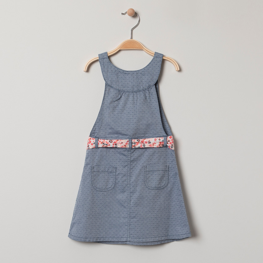 Robe sans manches effet plumetis à ceinture imprimée fleurs 