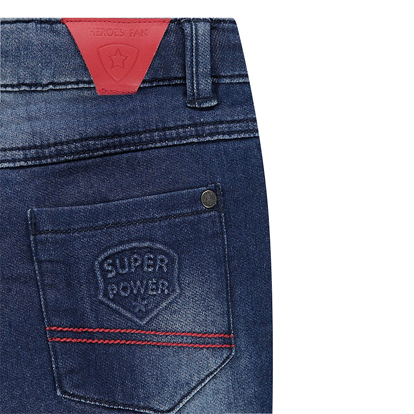 Bermuda en denim like effet used avec déchirures et détails  