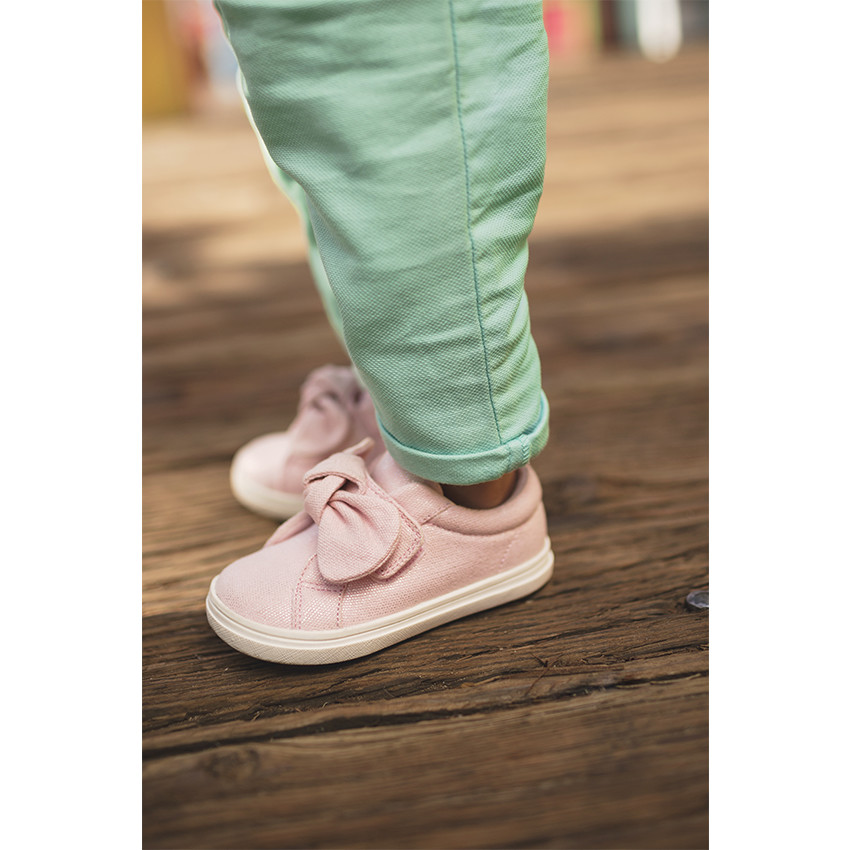 Baskets basses en toile avec scratch et noeud 