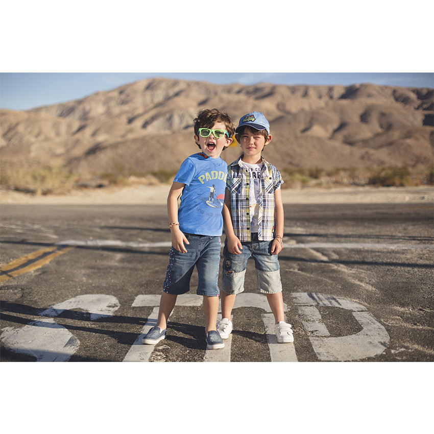 Bermuda en molleton effet jeans used avec taches colorées 