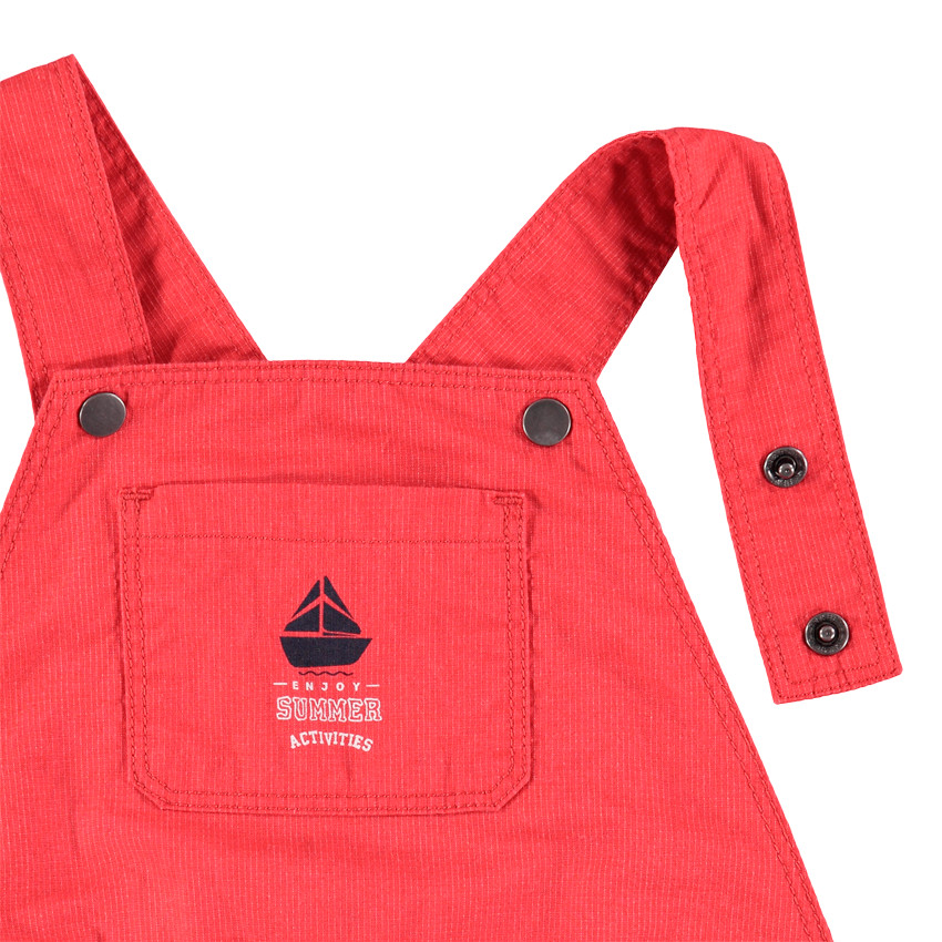 Ensemble chemise manches courtes rayée et salopette rouge 