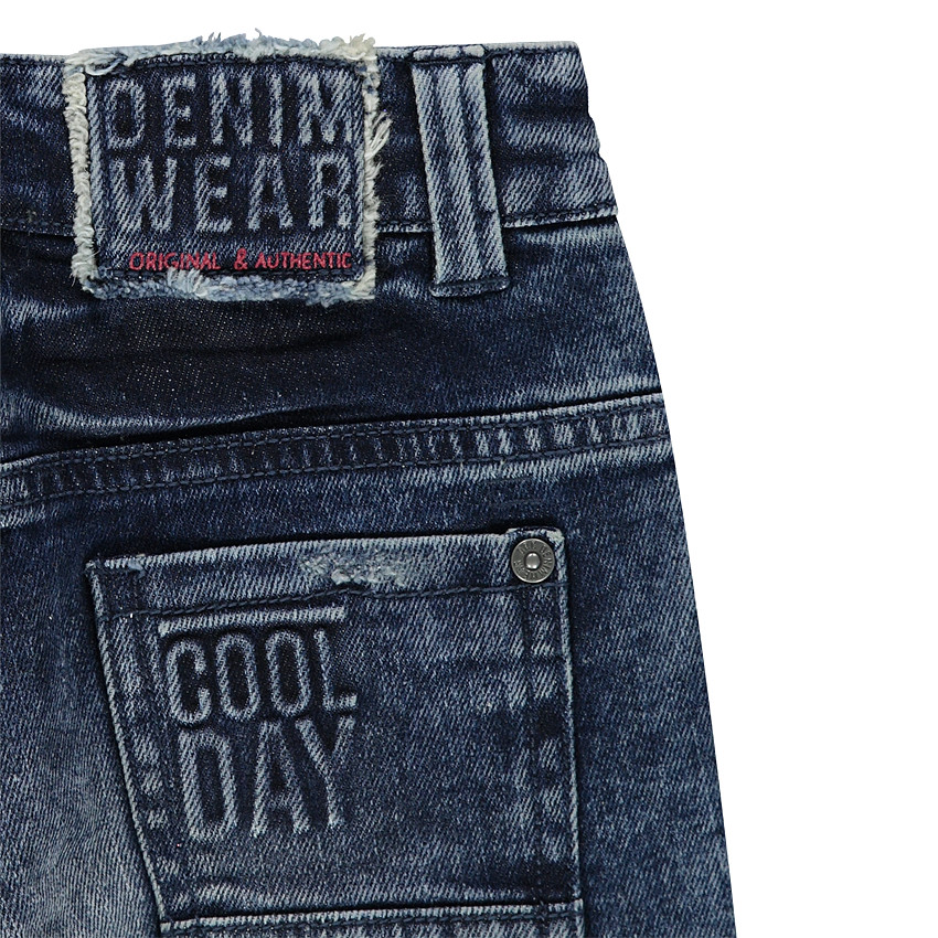 Jeans effet used et crinkle avec déchirures  