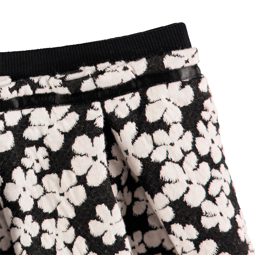 Jupe volantée avec fleurs en jacquard 