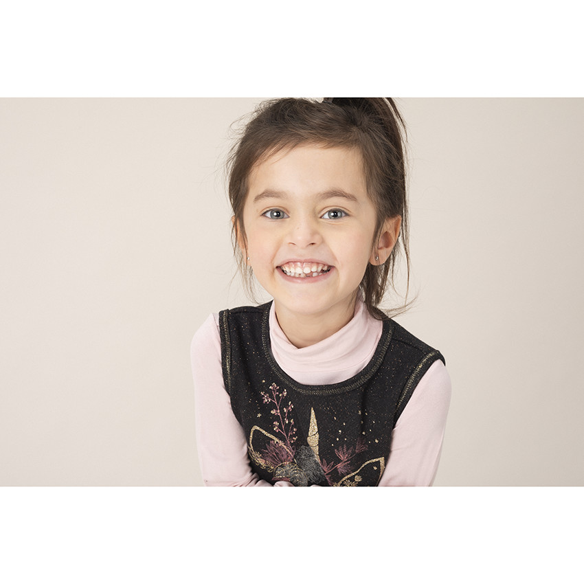 Sous-pull uni à col roulé avec inscription printée sur la manche gauche 