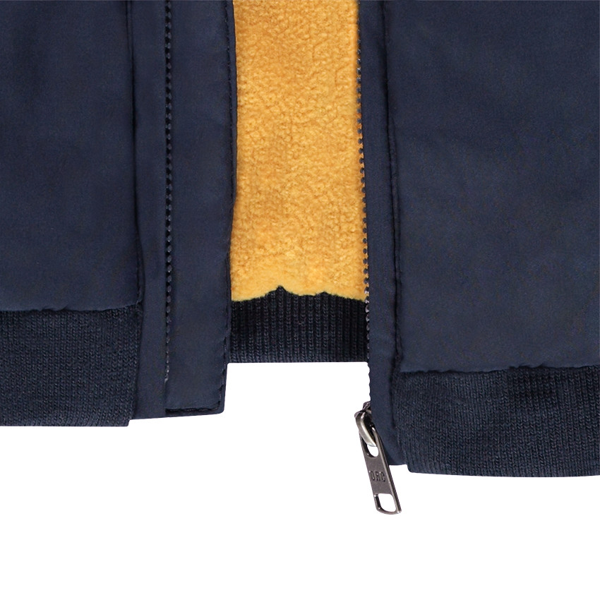 Doudoune matelassée à capuche doublée micropolaire avec badge brodé 