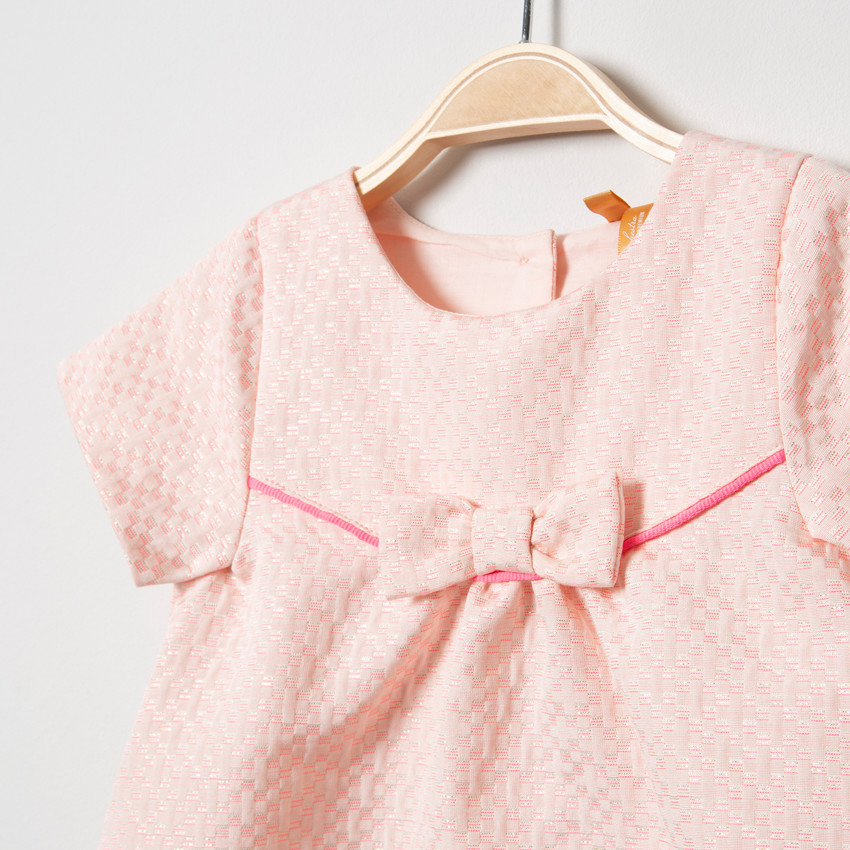 Robe manches courtes en jacquard à noeud ton sur ton 
