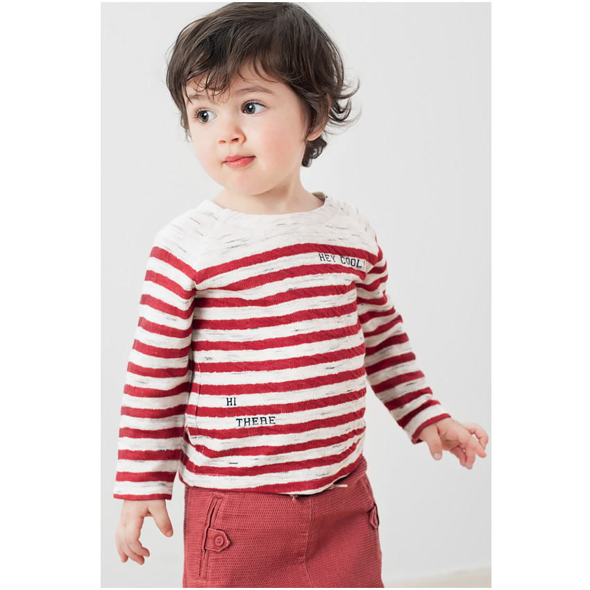 Marinière en maille slub avec rayures rouges et inscriptions printées 