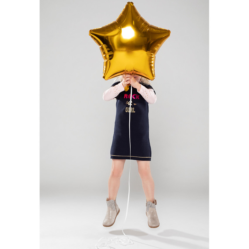 Robe manches courtes en tricot avec message brillant brodé sur le devant 