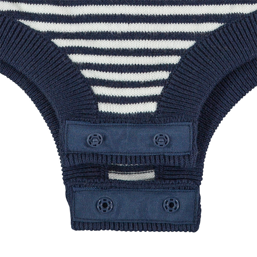 Barboteuse rayée en tricot avec badges et broderies 