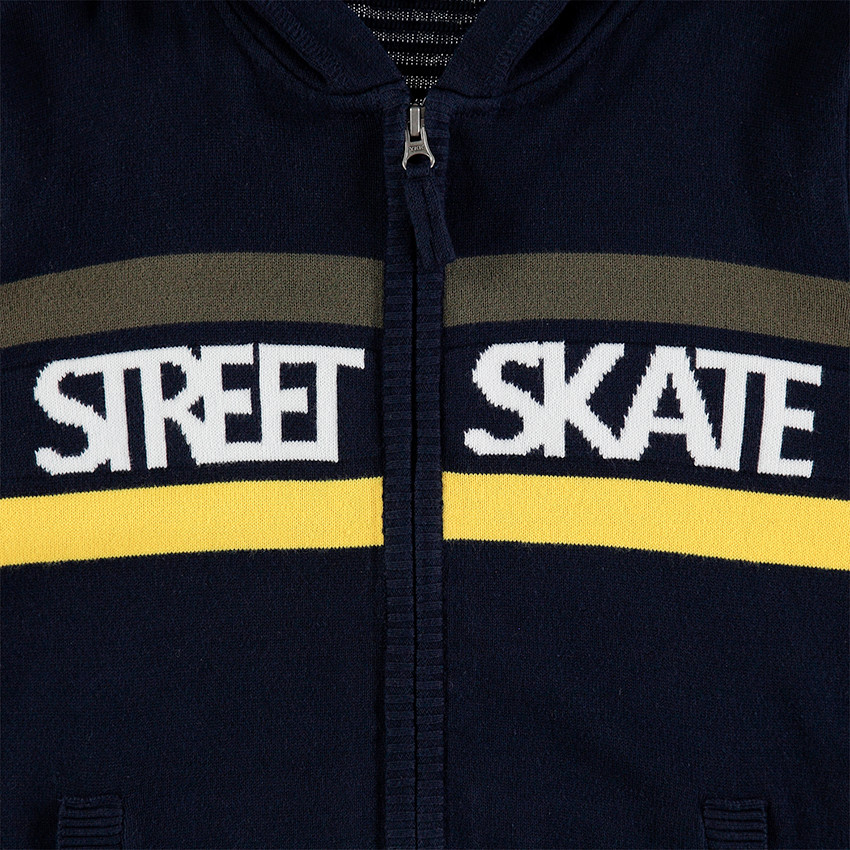 Junior - Gilet à capuche en tricot avec bandes et inscriptions en jacquard 