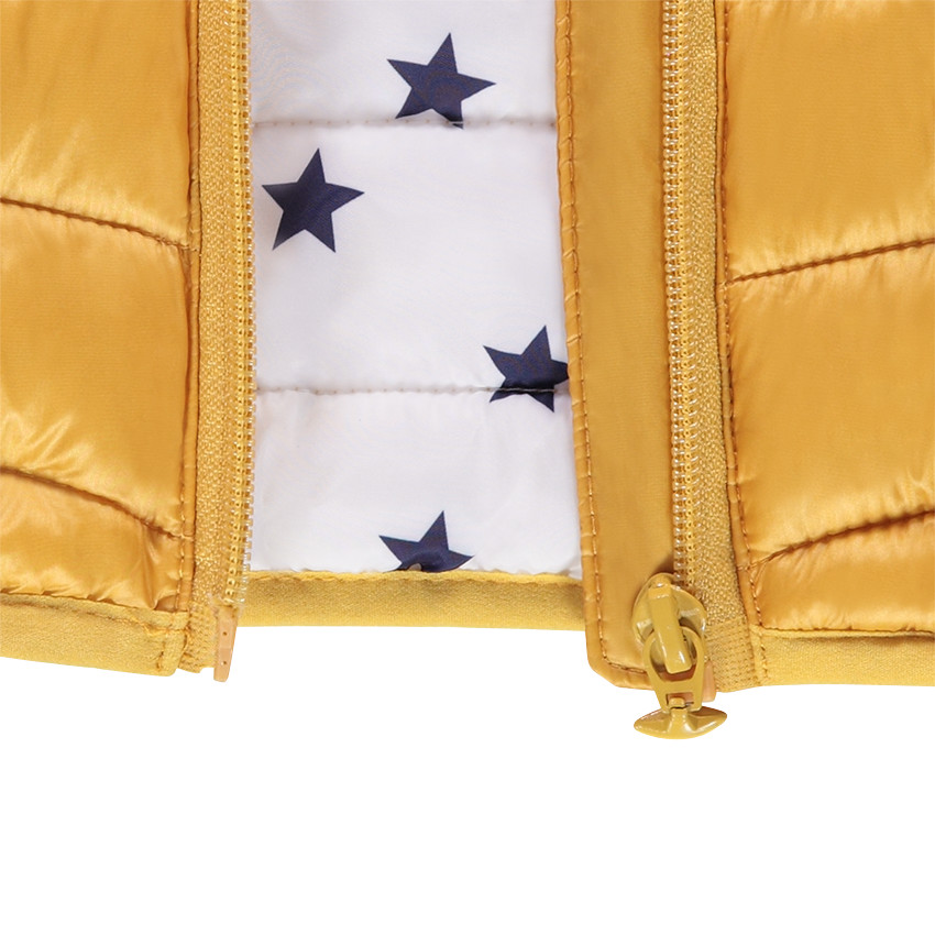 Doudoune light* imperméable à capuche avec sac de rangement printé 