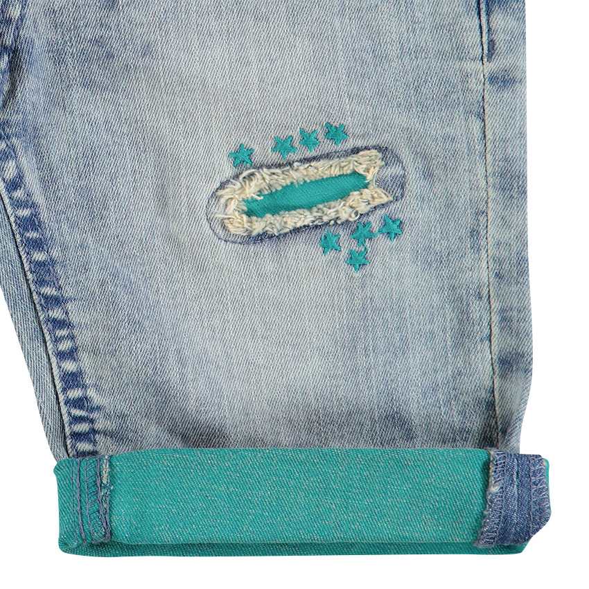 Bermuda en jeans effet used avec revers contrastés 