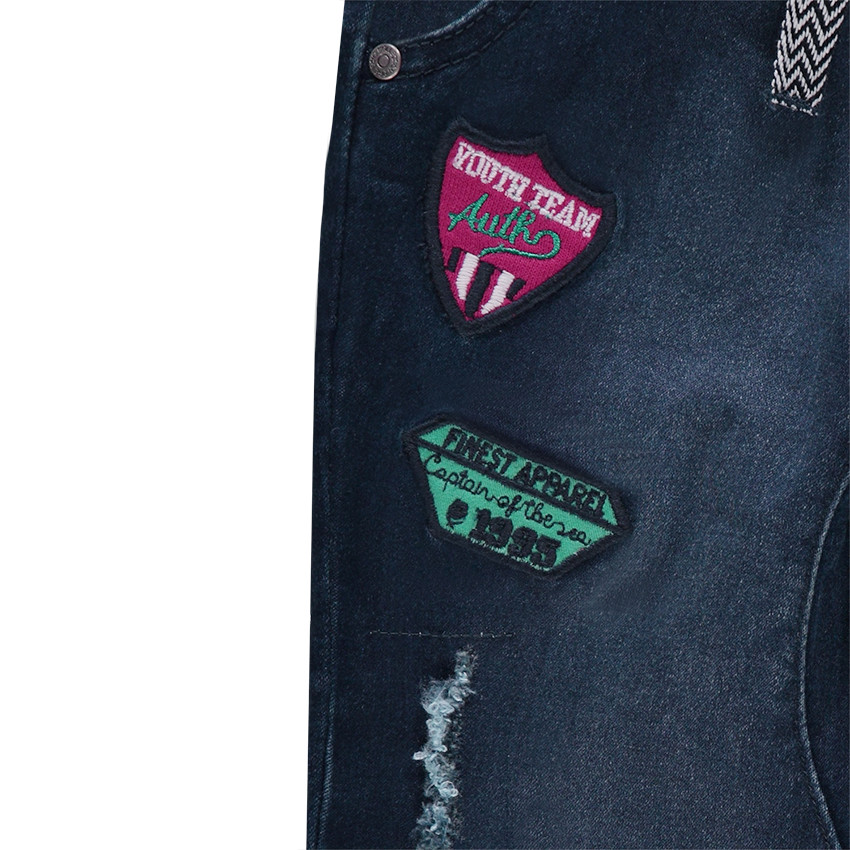Jeans en molleton effet denim used avec badges 