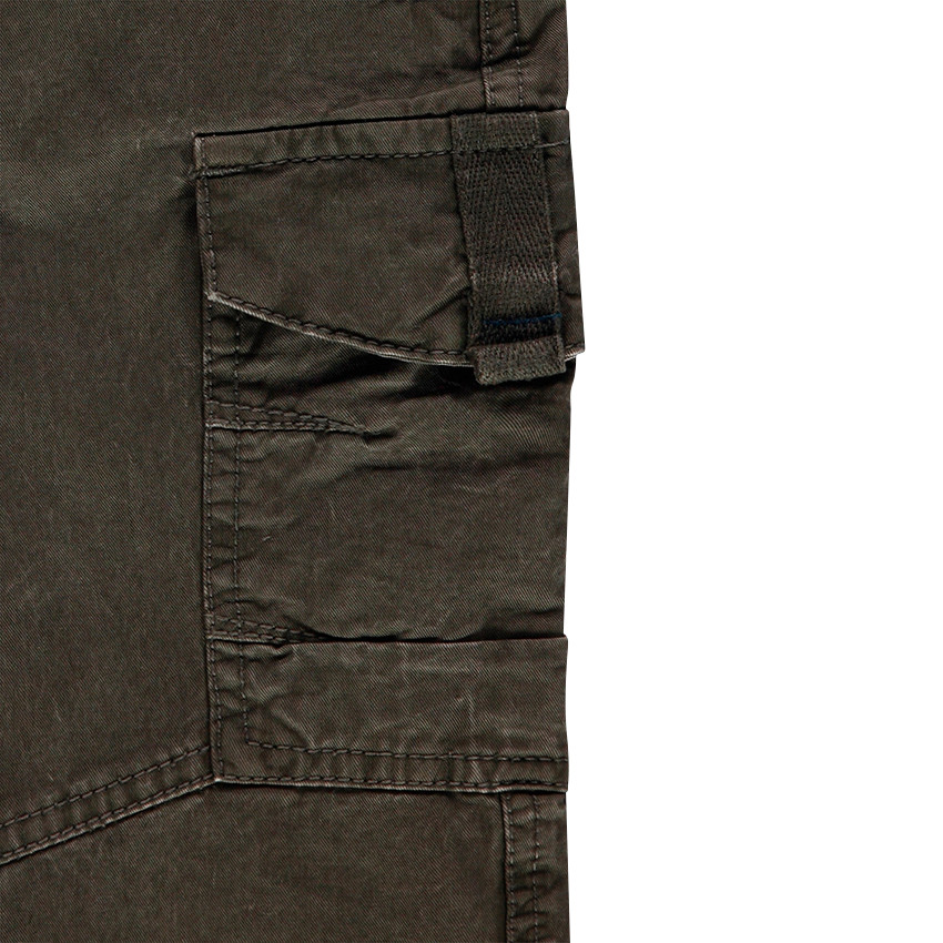 Pantalon en twill kaki surteint à poches 