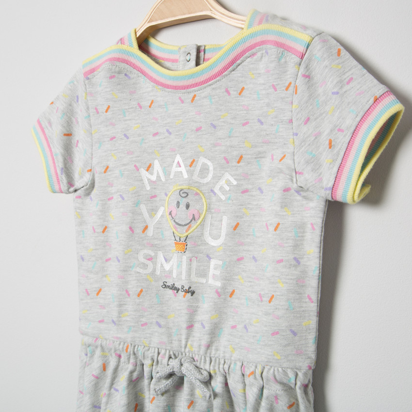 Robe manches courtes en maille imprimée all-over et Smiley brodé 