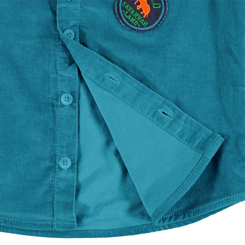 Chemise manches longues en velours bleu avec poche et badges 