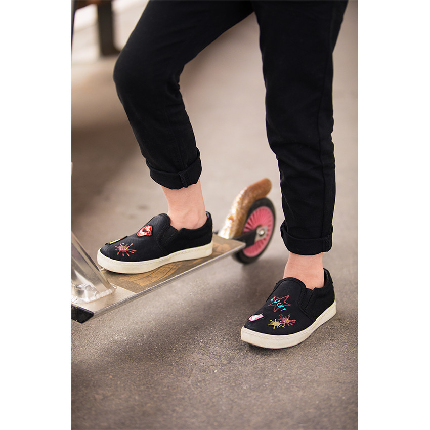 Baskets basses à patchs fantaisie du 24 au 27 