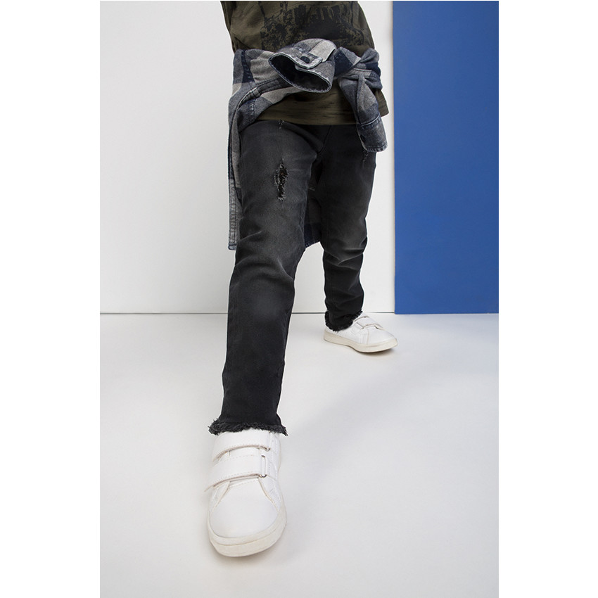 Jeans effet used et crinkle avec déchirures fantaisie 