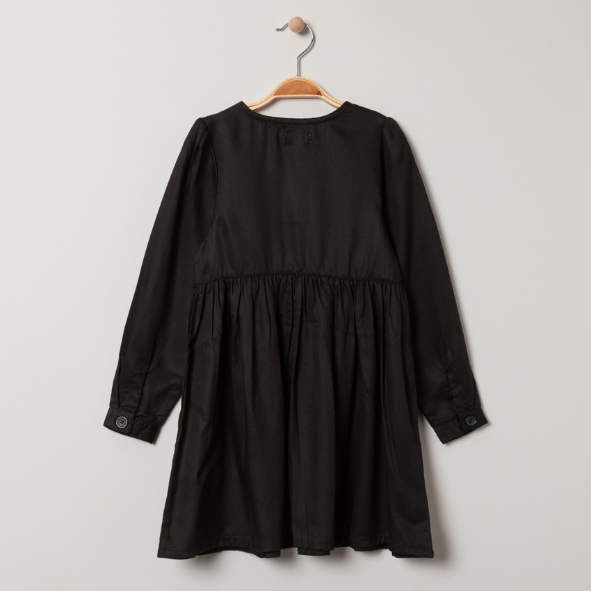 Robe manches longues noire à broderies florales 