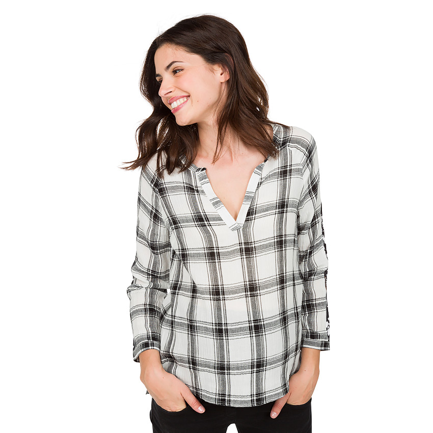 Tunique de grossesse à carreaux avec détails dentelle 