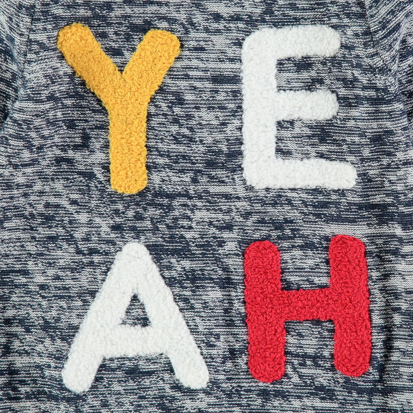 Pull chiné en tricot avec lettres en bouclette 