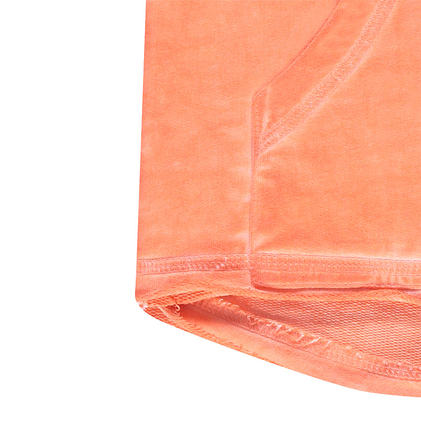 Sweat à capuche en molleton surteint avec badge patché forme écusson 