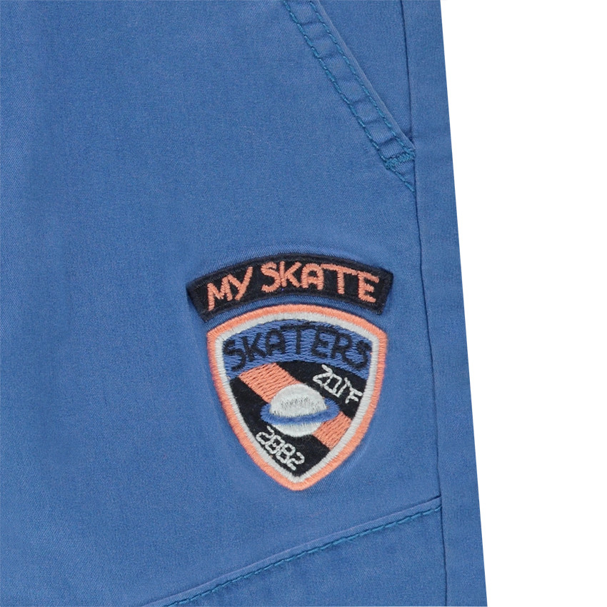 Pantalon uni bleu avec badges patchés 