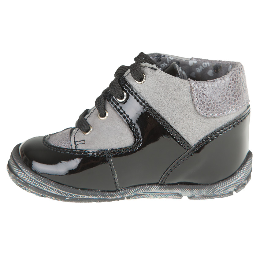 Bottillons à lacets et patchs coeurs  