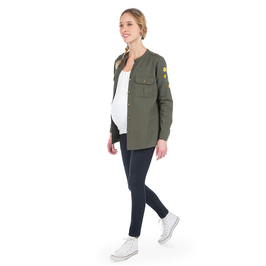 Veste kaki de grossesse avec fleurs brodées 