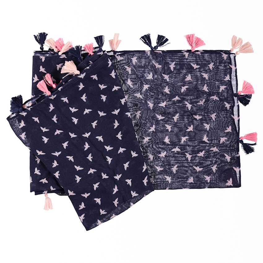 Chèche en voile de viscose avec oiseaux contrastés et pompons 